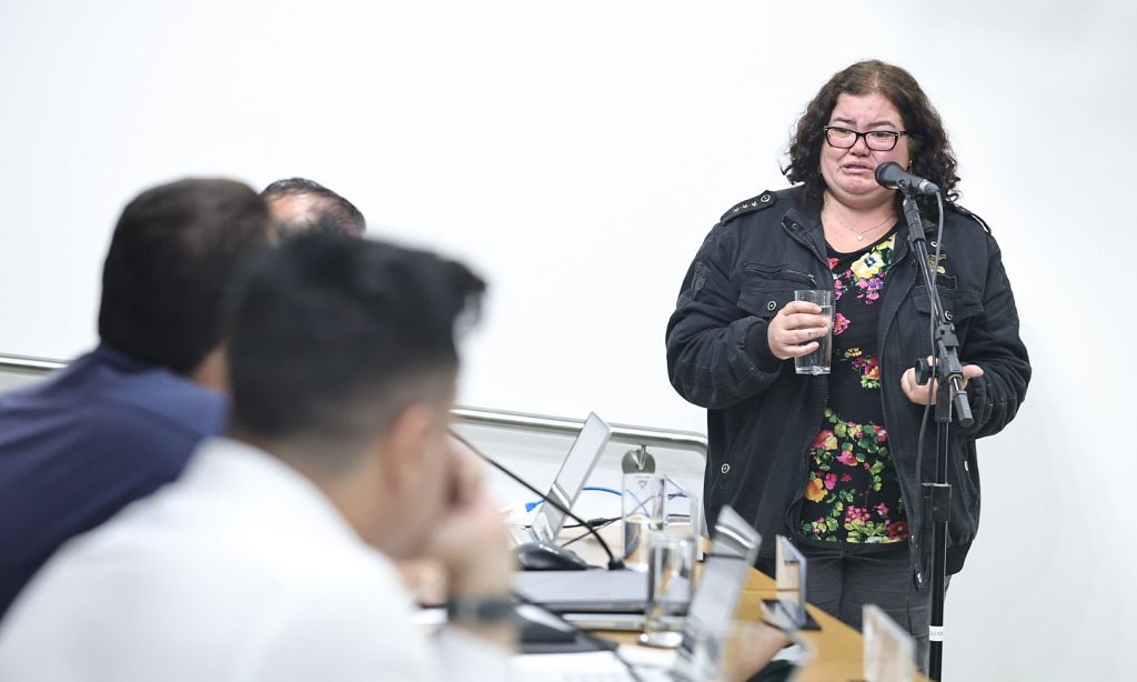 Vanessa da Conceição chorou ao relatar situação da filha, que espera pela volta do tratamento Fotógrafo: Mauro Schlieck/CVJ