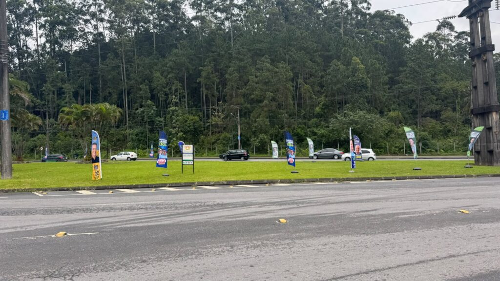 A seis dias da eleição, silêncio nas ruas chama atenção em Joinville